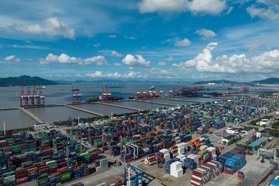 從灘涂起步到數(shù)字前沿 寧波港四十年外貿(mào)萬億蛻變與電商新篇